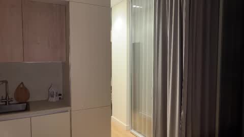 Kira online show from 11/08/25, 11:54