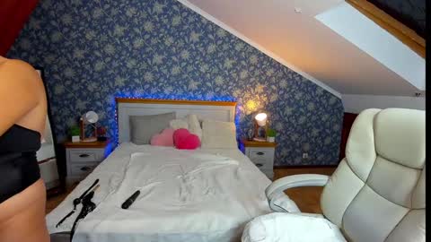 Kira online show from 02/01/25, 03:08