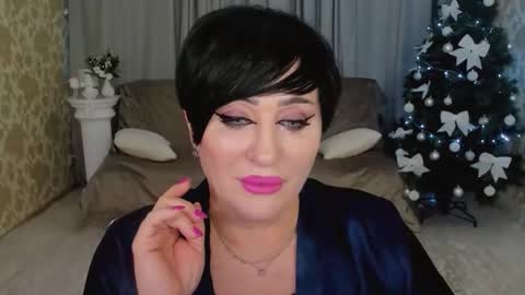 Kira online show from 12/18/25, 11:49