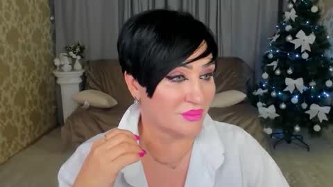 Kira online show from 12/19/25, 12:01