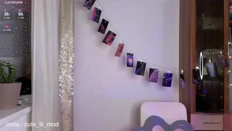 Kira cute online show from 12/16/25, 08:47