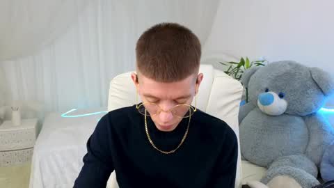    online show from 03/12/25, 06:18