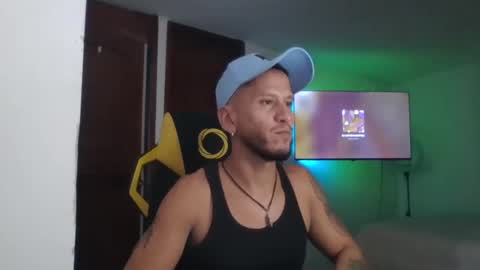 Snapshot of kironnicosex chatting on 11/08/25, 07:01 Twitter Nico Santos online show from 11/08/25, 07:01