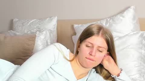 Kira online show from 03/04/26, 07:20