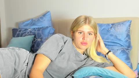 Snapshot of kirraa_ chatting on 06/10/26, 10:08 Kira online show from 06/10/26, 10:08