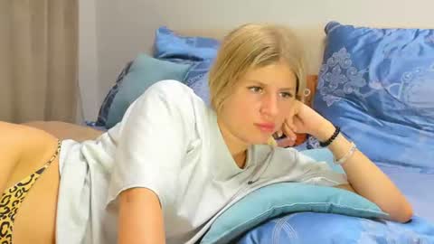 Snapshot of kirraa_ chatting on 07/23/26, 07:12 Kira online show from 07/23/26, 07:12