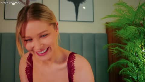 Snapshot of kirsten_xxx chatting on 12/11/24, 09:01 Risha online show from 12/11/24, 09:01