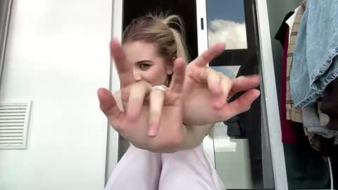 Snapshot of kirtova chatting on 04/14/26, 09:04 Kira online show from 04/14/26, 09:04