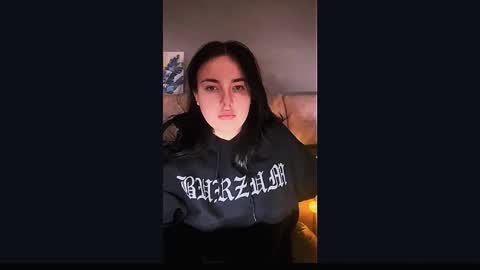 Snapshot of kirunya chatting on 10/21/25, 07:14 Kira online show from 10/21/25, 07:14