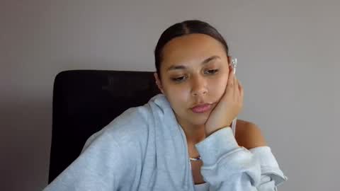 kiss_ameliaa online show from 10/09/25, 12:47