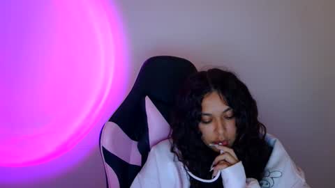 kiss_ameliaa online show from 10/16/25, 09:21