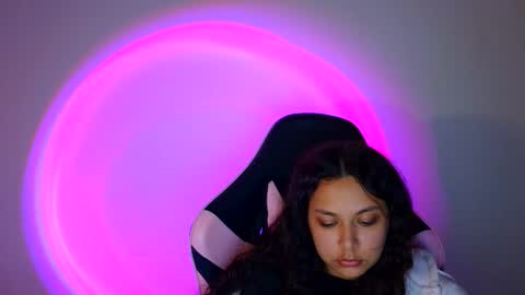 kiss_ameliaa online show from 10/17/25, 07:33