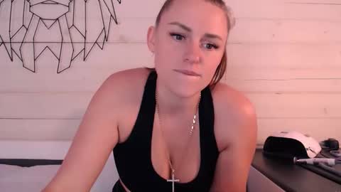 Kiss Ksu online show from 05/22/26, 03:35