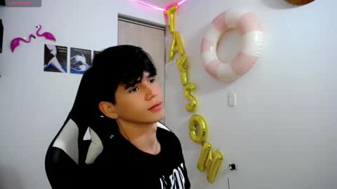 kiss_whitee online show from 09/12/25, 12:33