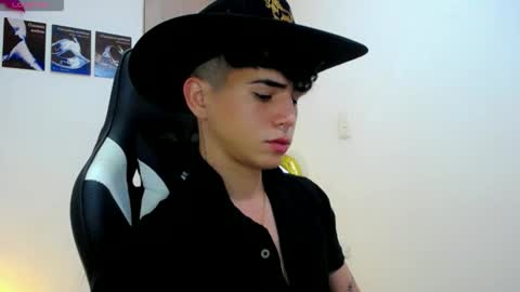 kiss_whitee online show from 09/23/25, 12:02