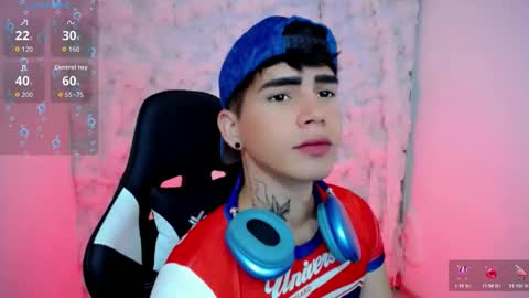 kiss_whitee online show from 11/10/25, 07:46