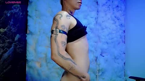 kiss_whitee online show from 02/04/26, 05:35