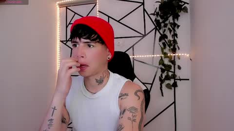 kiss_whitee online show from 05/18/26, 04:02