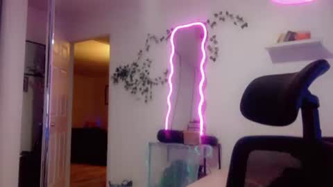 Kissah Kreampuff online show from 10/13/25, 06:46