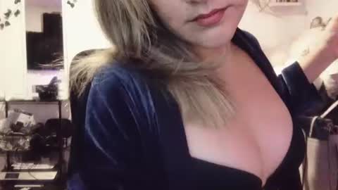 Kissah Kreampuff online show from 11/20/25, 04:23