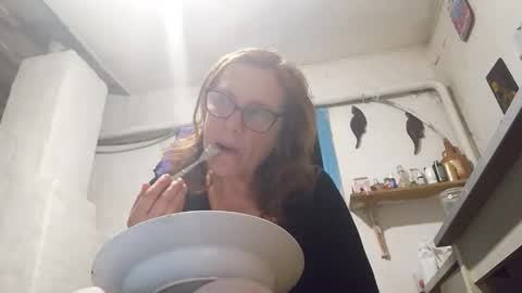 kissandvibe online show from 10/31/25, 09:27