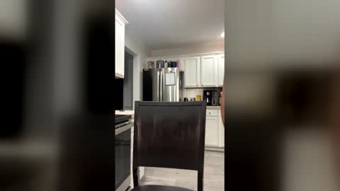 Bee online show from 03/12/26, 04:29