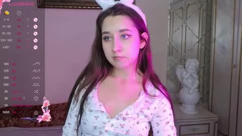Snapshot of kisses_eva chatting on 10/13/25, 04:34 Hot Eva online show from 10/13/25, 04:34