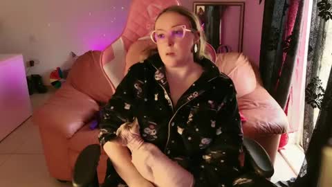 kissica online show from 02/08/25, 01:01