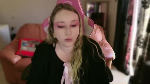 kissica online show from 02/17/25, 11:44