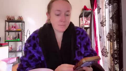 kissica online show from 11/25/25, 09:09