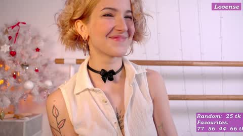 Snapshot of kisskiss_muah chatting on 01/19/25, 02:06 Kate  online show from 01/19/25, 02:06