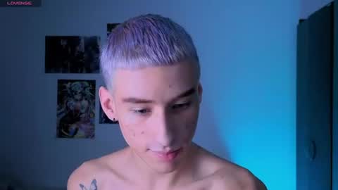 Snapshot of kitsuneplay_ chatting on 07/08/26, 10:47 Salvatore online show from 07/08/26, 10:47