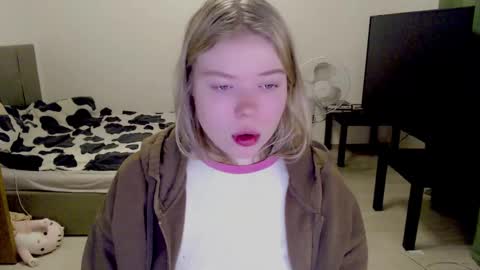Jennyblonde and Emmabrunette online show from 12/18/24, 03:37