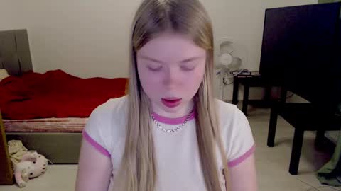 Jennyblonde and Emmabrunette online show from 02/06/25, 07:40