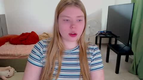 Jennyblonde and Emmabrunette online show from 05/09/26, 11:48