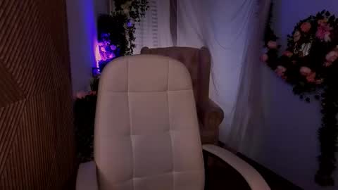 Snapshot of kitten_murray chatting on 10/19/25, 05:52 barbara online show from 10/19/25, 05:52
