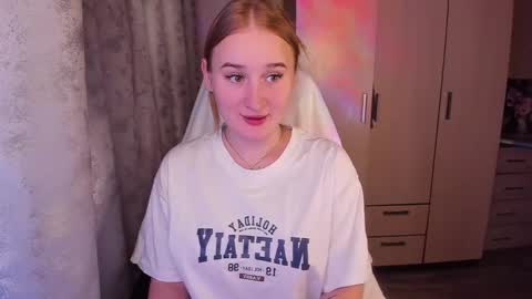 Snapshot of kitten_sun chatting on 02/23/25, 01:53 kitten_sun online show from 02/23/25, 01:53