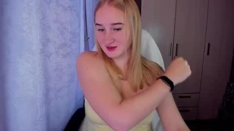 Snapshot of kitten_sun chatting on 10/12/25, 02:54 kitten_sun online show from 10/12/25, 02:54