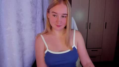 Snapshot of kitten_sun chatting on 10/18/25, 02:36 kitten_sun online show from 10/18/25, 02:36