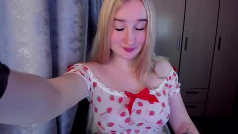 Snapshot of kitten_sun chatting on 10/29/25, 02:14 kitten_sun online show from 10/29/25, 02:14