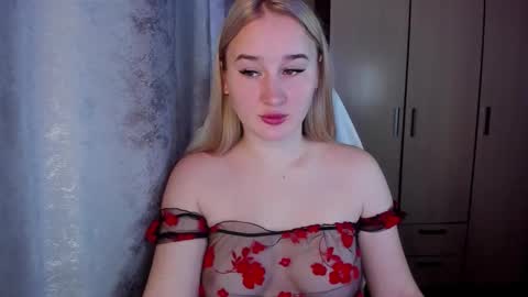 Snapshot of kitten_sun chatting on 10/30/25, 03:08 kitten_sun online show from 10/30/25, 03:08