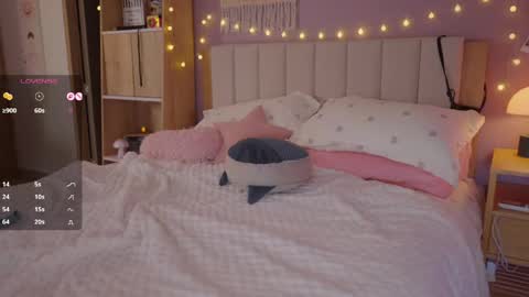 Snapshot of kittenmoon_ chatting on 04/28/26, 08:36 online show from 04/28/26, 08:36