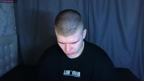 Snapshot of kittenmur chatting on 12/11/24, 08:04 Vlad online show from 12/11/24, 08:04