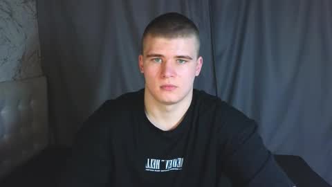 Snapshot of kittenmur chatting on 12/14/24, 03:04 Vlad online show from 12/14/24, 03:04