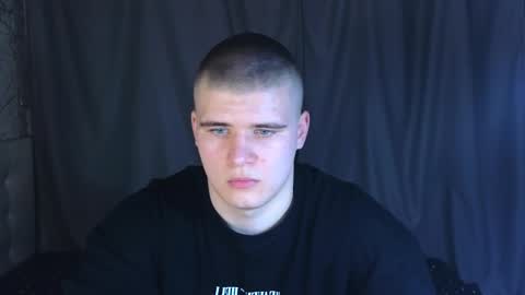 Snapshot of kittenmur chatting on 12/30/24, 05:23 Vlad online show from 12/30/24, 05:23