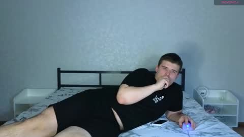 Snapshot of kittenmur chatting on 02/10/25, 06:03 Vlad online show from 02/10/25, 06:03