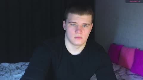 Snapshot of kittenmur chatting on 03/10/25, 12:48 Vlad online show from 03/10/25, 12:48