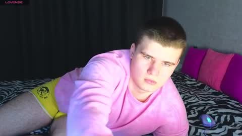 Snapshot of kittenmur chatting on 03/12/25, 03:51 Vlad online show from 03/12/25, 03:51