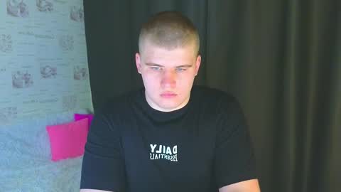 Snapshot of kittenmur chatting on 09/20/25, 09:38 Vlad online show from 09/20/25, 09:38