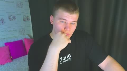 Snapshot of kittenmur chatting on 09/29/25, 08:13 Vlad online show from 09/29/25, 08:13